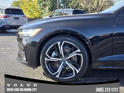 2024 Volvo S60 B5 Plus Dark Theme