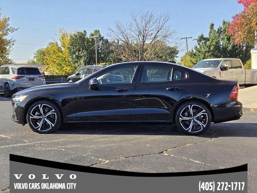 2024 Volvo S60 B5 Plus Dark Theme