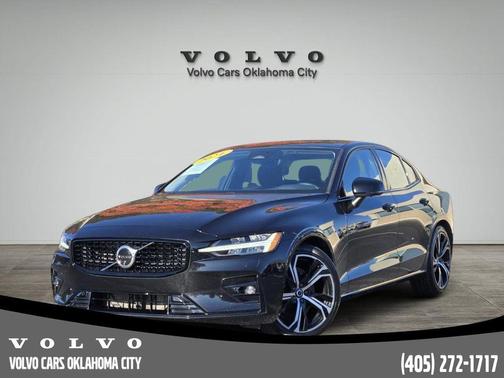 2024 Volvo S60 B5 Plus Dark Theme