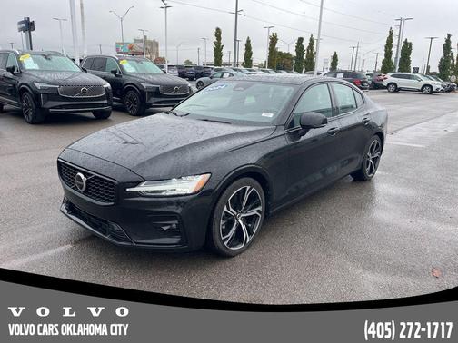 2024 Volvo S60 B5 Plus Dark Theme