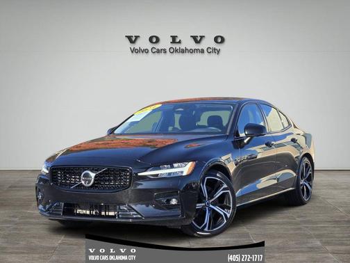 2024 Volvo S60 B5 Plus Dark Theme