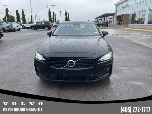 2024 Volvo S60 B5 Plus Dark Theme