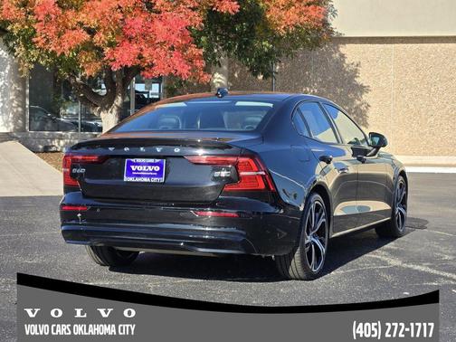 2024 Volvo S60 B5 Plus Dark Theme