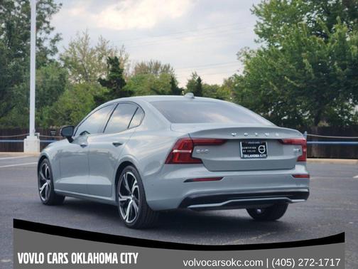 Metallic 2024 Volvo S60 B5 Plus Dark Theme