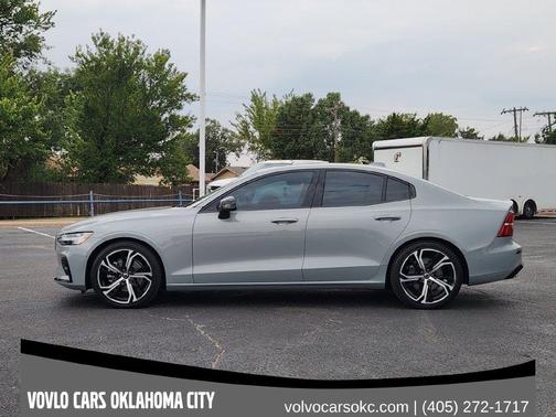 Metallic 2024 Volvo S60 B5 Plus Dark Theme