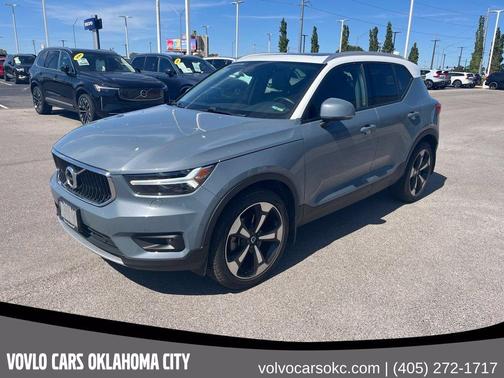 Thunder Gray Metallic 2020 Volvo XC40 T5 Momentum