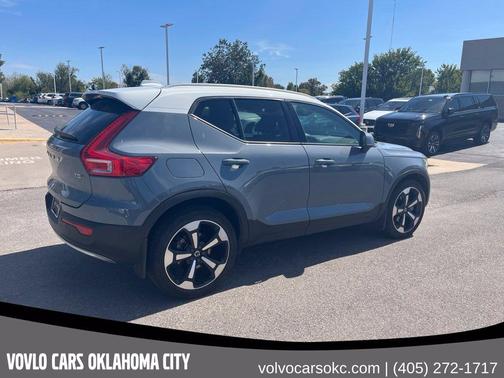 Thunder Gray Metallic 2020 Volvo XC40 T5 Momentum