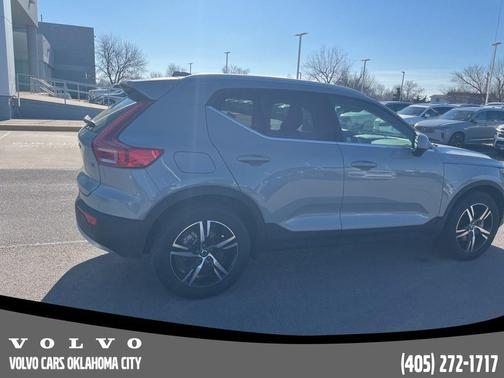 2025 Volvo XC40 B5 Core Bright Theme