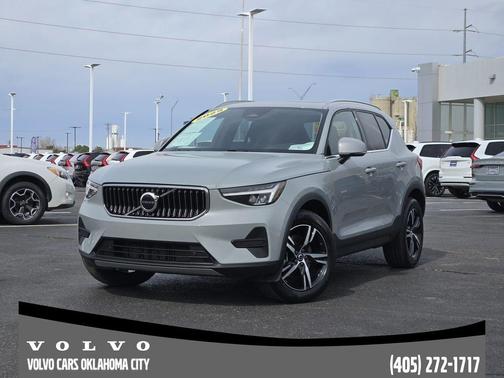2025 Volvo XC40 B5 Core Bright Theme