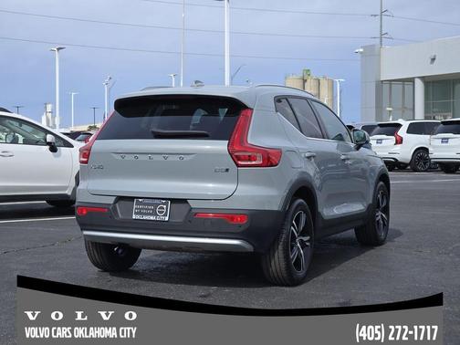 2025 Volvo XC40 B5 Core Bright Theme