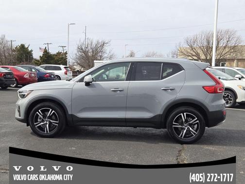 2025 Volvo XC40 B5 Core Bright Theme