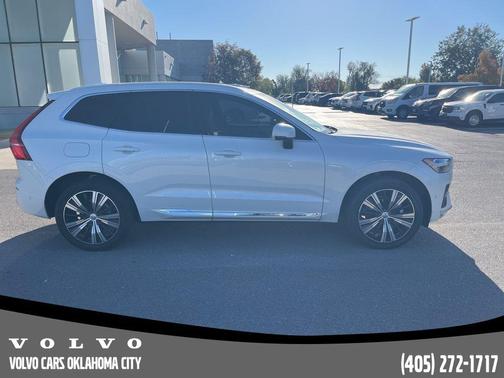 2023 Volvo XC60 B5 Ultimate Bright Theme