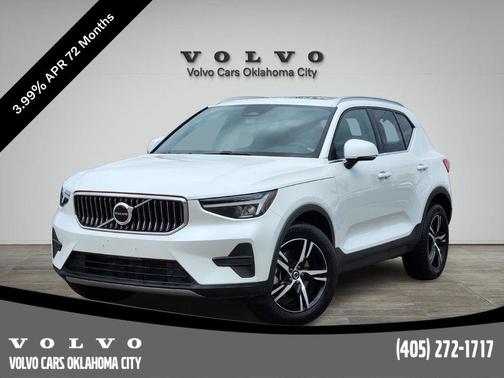 2025 Volvo XC40 B5 Core Bright Theme