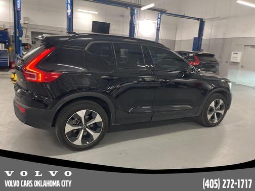 2023 Volvo XC40 B5 Plus Dark Theme