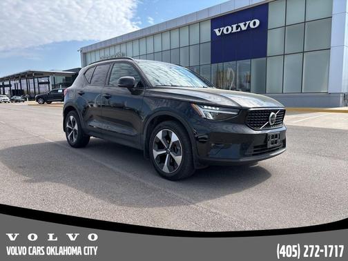 Onyx Black Metallic 2023 Volvo XC40 B5 Plus Dark Theme