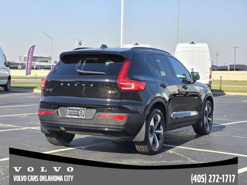 2023 Volvo XC40 B5 Plus Dark Theme