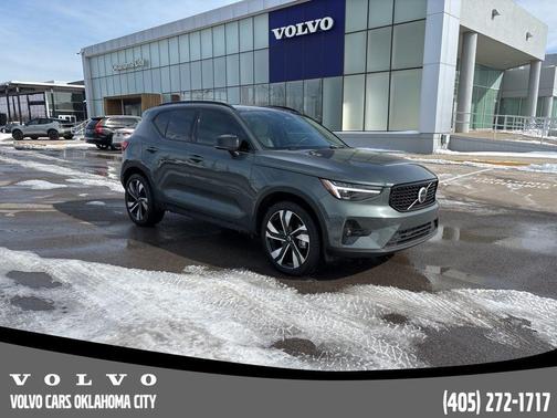 2026 Volvo XC40 B5 Plus