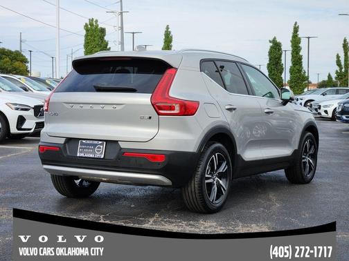 2025 Volvo XC40 B5 Core Bright Theme