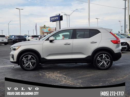 2025 Volvo XC40 B5 Core Bright Theme