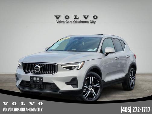 2025 Volvo XC40 B5 Core Bright Theme