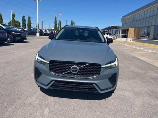 2023 Volvo XC60 B5 Ultimate Dark Theme