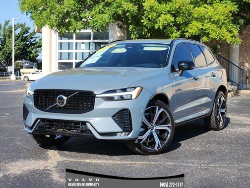 2023 Volvo XC60 B5 Ultimate Dark Theme