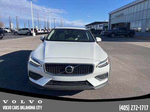 2024 Volvo V60 Cross Country B5 Plus