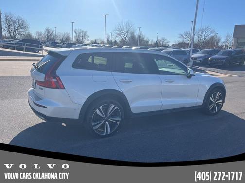 2024 Volvo V60 Cross Country B5 Plus