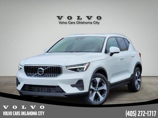 2025 Volvo XC40 B5 Core Bright Theme