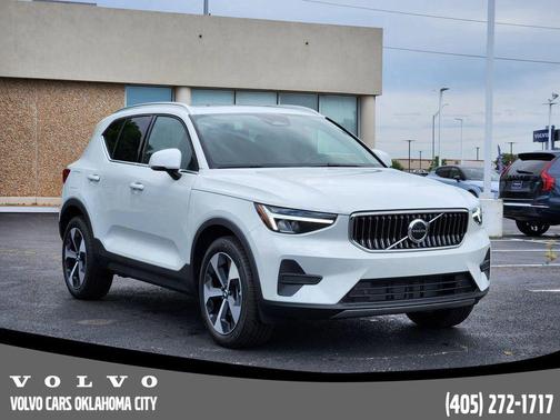 2025 Volvo XC40 B5 Core Bright Theme
