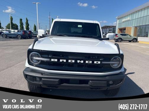 Oxford White 2025 Ford Bronco Outer Banks