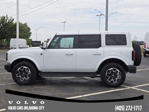 Oxford White 2025 Ford Bronco Outer Banks