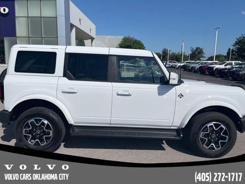 Oxford White 2025 Ford Bronco Outer Banks