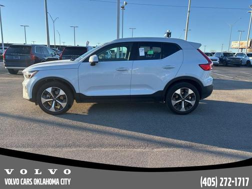 2025 Volvo XC40 B5 Plus Bright Theme
