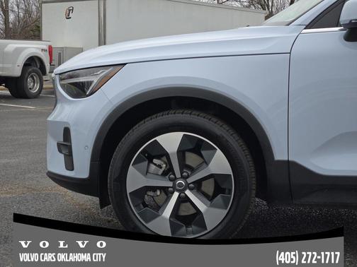 2025 Volvo XC40 B5 Plus Bright Theme