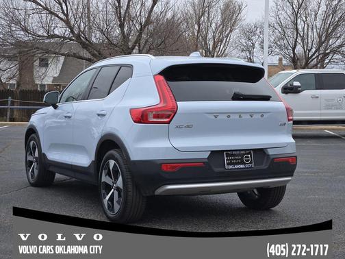 2025 Volvo XC40 B5 Plus Bright Theme