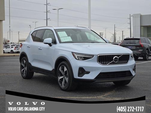 2025 Volvo XC40 B5 Plus Bright Theme