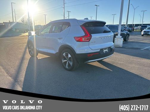2025 Volvo XC40 B5 Plus Bright Theme