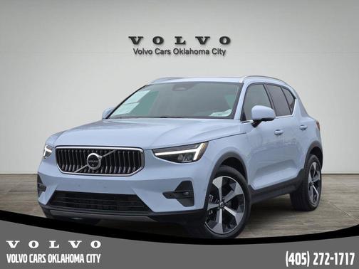 2025 Volvo XC40 B5 Plus Bright Theme