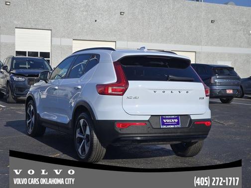 2025 Volvo XC40 B5 Plus Dark Theme