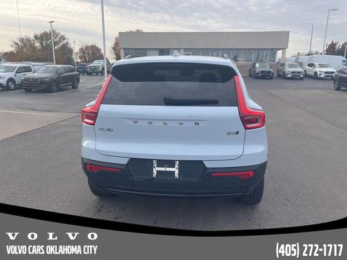 2025 Volvo XC40 B5 Plus Dark Theme