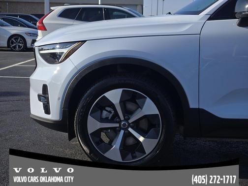 2025 Volvo XC40 B5 Plus Dark Theme