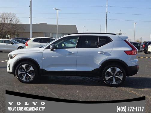 2025 Volvo XC40 B5 Plus Dark Theme