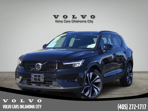 2025 Volvo XC40 B5 Plus Dark Theme