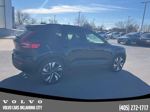 2025 Volvo XC40 B5 Plus Dark Theme