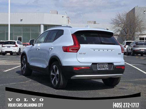 2025 Volvo XC40 B5 Plus Bright Theme