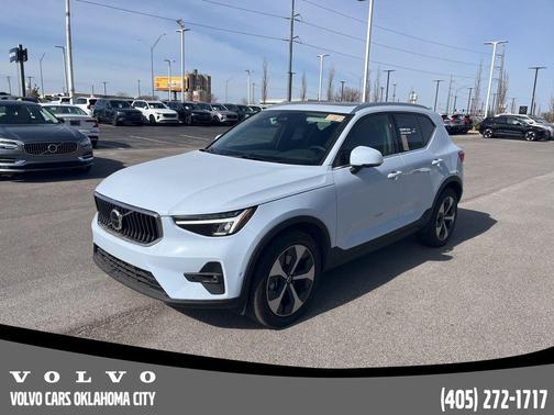 2025 Volvo XC40 B5 Plus Bright Theme