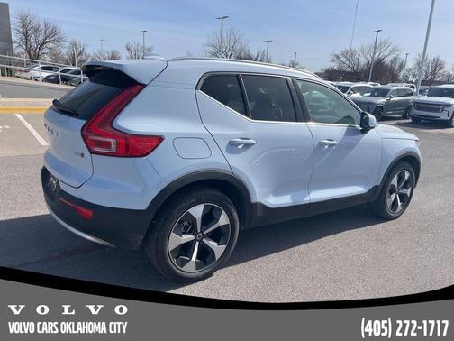 2025 Volvo XC40 B5 Plus Bright Theme