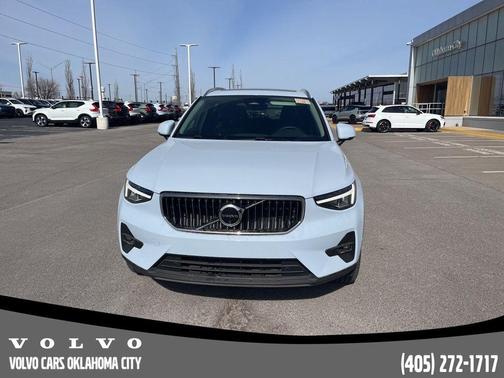 2025 Volvo XC40 B5 Plus Bright Theme