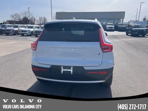 2025 Volvo XC40 B5 Plus Bright Theme